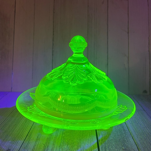 Vtg Uranium Glass Lidded Cheese Tray - Candy Dish - Picture 1 of 9